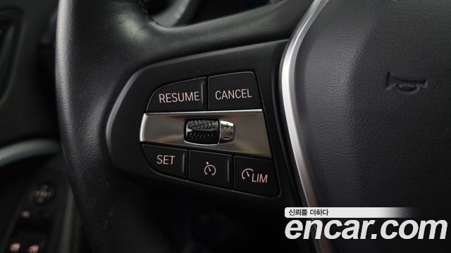 BMW 1-Series 2022 — photo 25