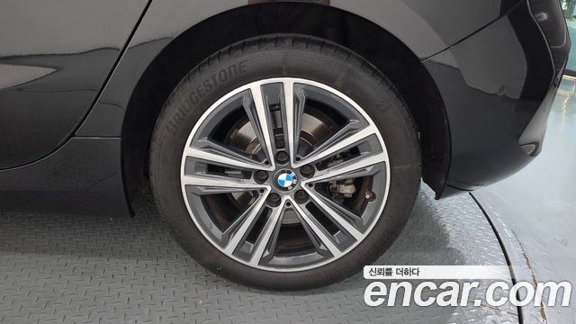 BMW 1-Series 2022 — photo 7