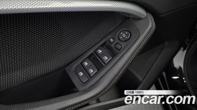 BMW 1-Series 2022 — photo 27