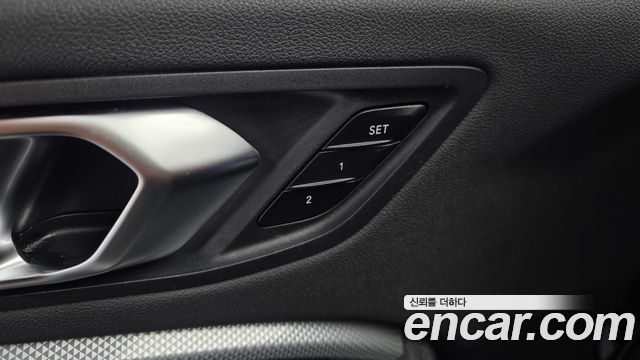 BMW 1-Series 2022 — photo 28