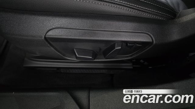 BMW 1-Series 2022 — photo 30