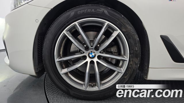 BMW 5-Series 2017 — photo 5