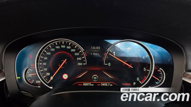 BMW 5-Series 2017 — photo 8