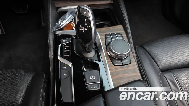 BMW 5-Series 2017 — photo 9
