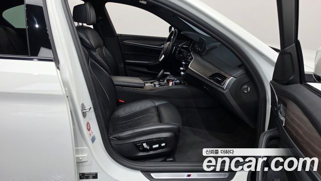 BMW 5-Series 2017 — photo 11