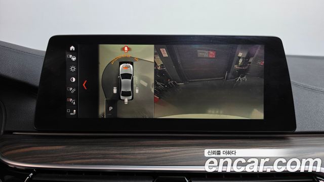 BMW 5-Series 2017 — photo 15