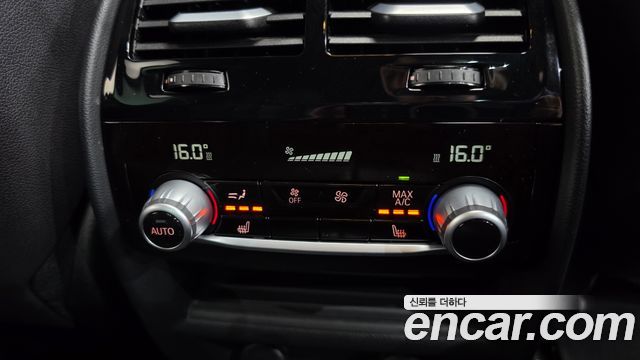 BMW 5-Series 2017 — photo 18