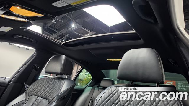 BMW 5-Series 2017 — photo 19