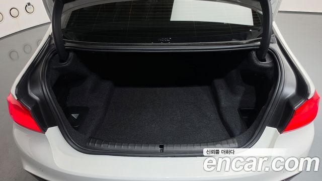 BMW 5-Series 2017 — photo 20