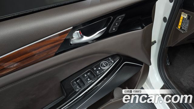 Kia K7 2017 — photo 16