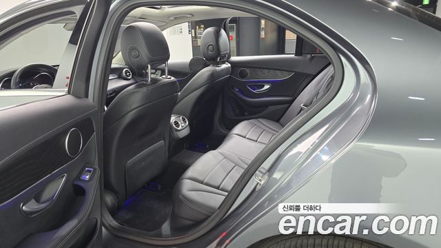 Mercedes-Benz C-Class 2019 — photo 17