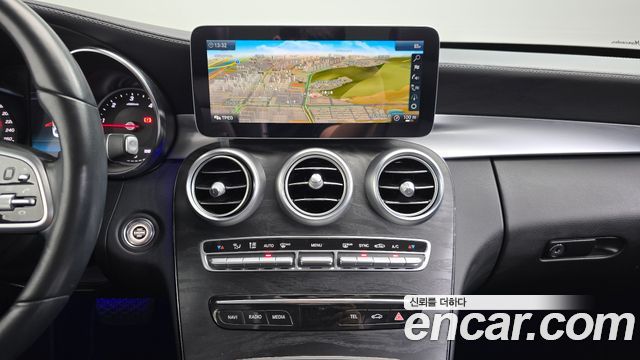 Mercedes-Benz C-Class 2019 — photo 18