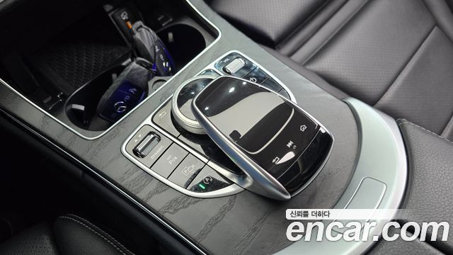 Mercedes-Benz C-Class 2019 — photo 22