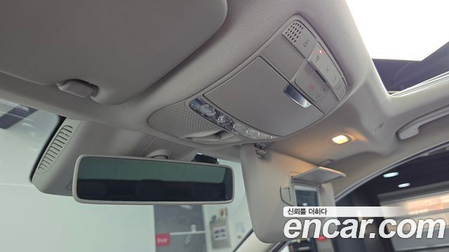 Mercedes-Benz C-Class 2019 — photo 23