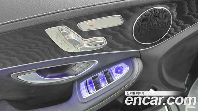 Mercedes-Benz C-Class 2019 — photo 25