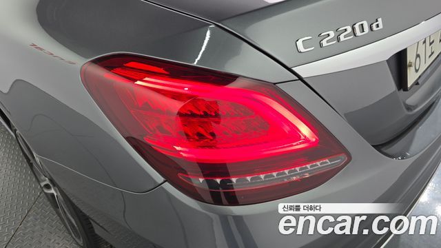 Mercedes-Benz C-Class 2019 — photo 9