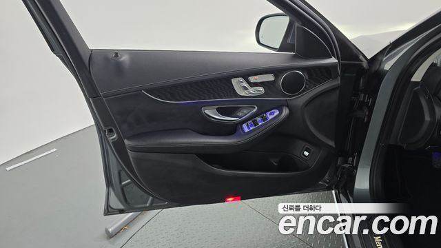 Mercedes-Benz C-Class 2019 — photo 14