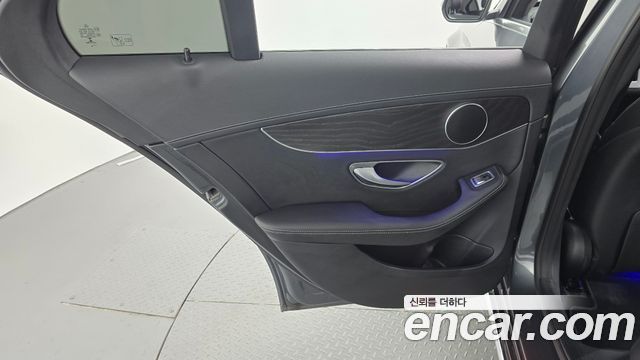 Mercedes-Benz C-Class 2019 — photo 15