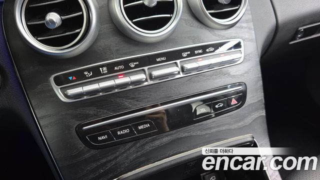 Mercedes-Benz C-Class 2019 — photo 27