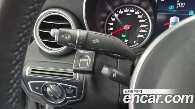 Mercedes-Benz C-Class 2019 — photo 28
