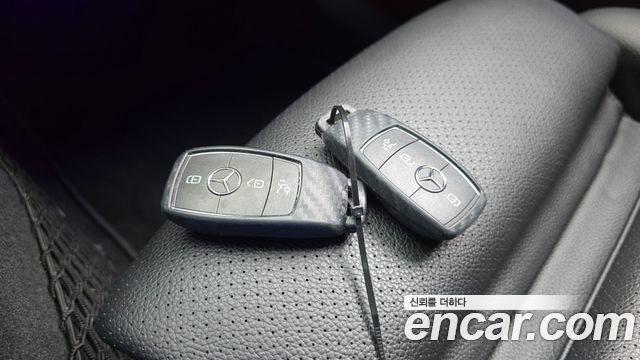 Mercedes-Benz C-Class 2019 — photo 30