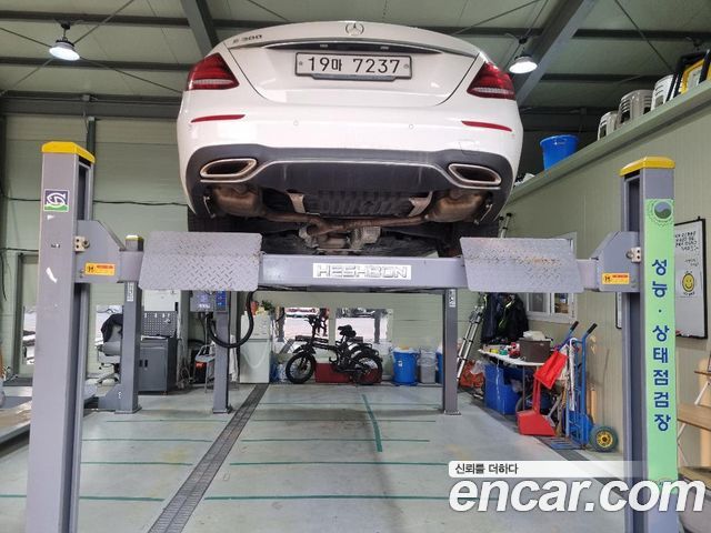 Mercedes-Benz E-Class 2018 — photo 2