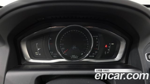 Volvo XC60 2016 — photo 8