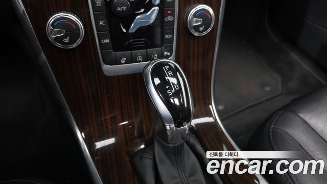 Volvo XC60 2016 — photo 9