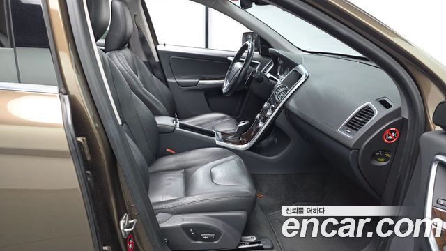 Volvo XC60 2016 — photo 11