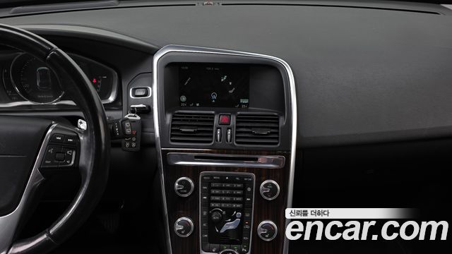Volvo XC60 2016 — photo 14