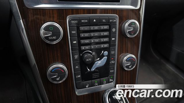 Volvo XC60 2016 — photo 17