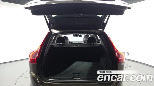Volvo XC60 2016 — photo 20
