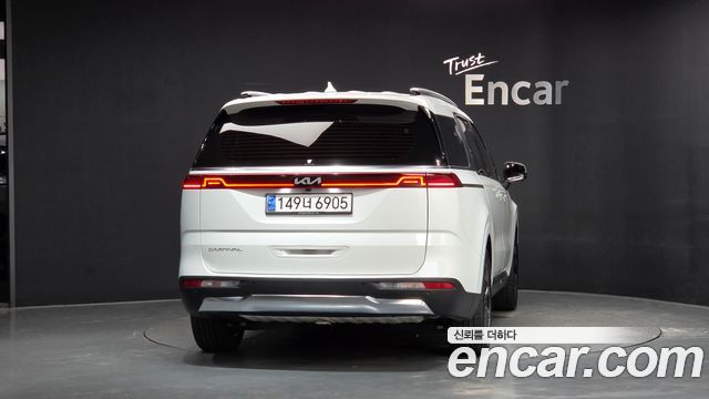 Kia Canival 2021 — photo 4