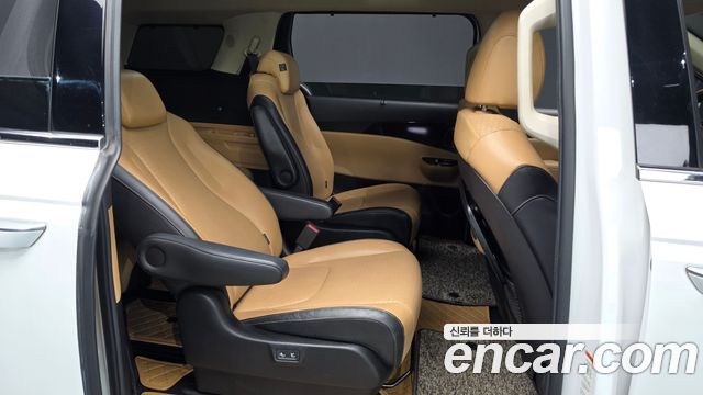 Kia Canival 2021 — photo 17