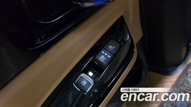 Kia Canival 2021 — photo 23