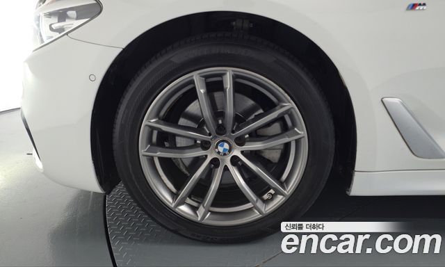 BMW 5-Series 2018 — photo 5