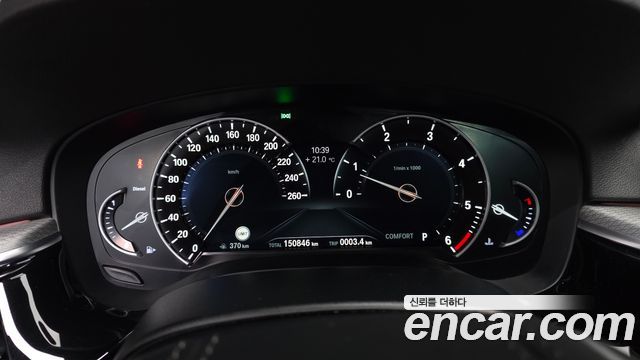 BMW 5-Series 2018 — photo 11