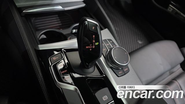 BMW 5-Series 2018 — photo 12