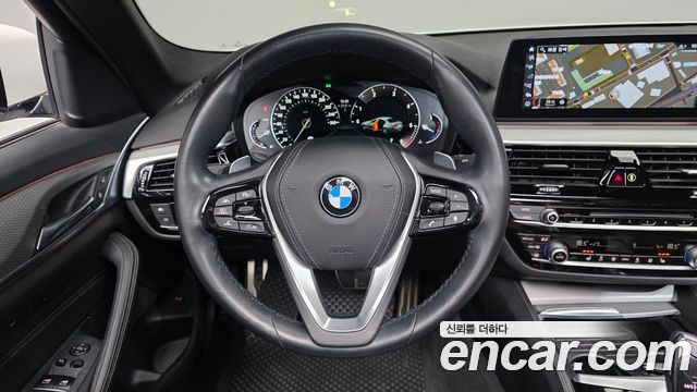 BMW 5-Series 2018 — photo 19