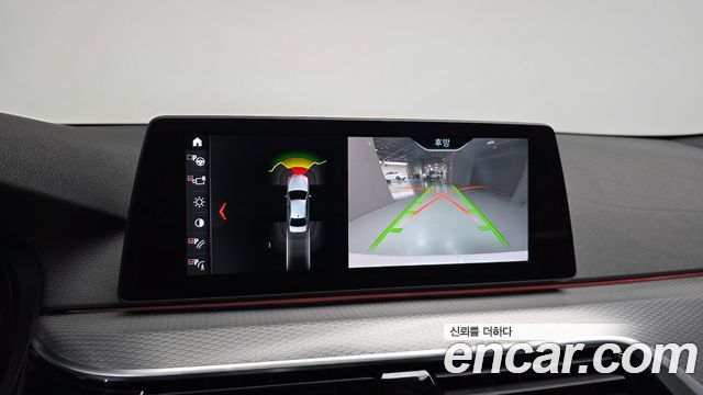 BMW 5-Series 2018 — photo 20