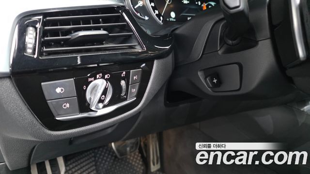 BMW 5-Series 2018 — photo 23