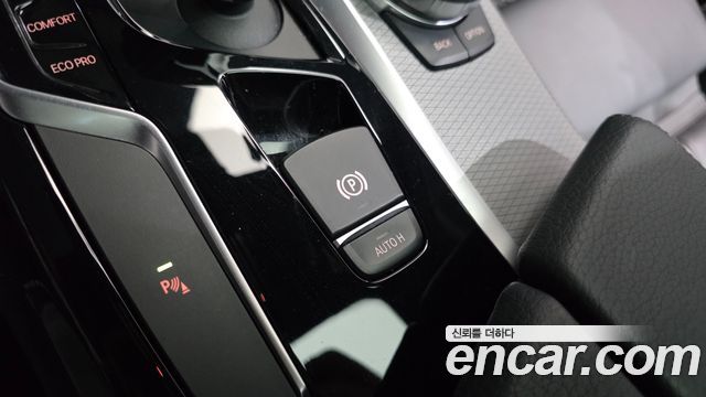 BMW 5-Series 2018 — photo 24