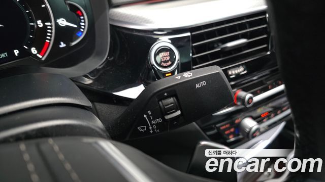 BMW 5-Series 2018 — photo 26