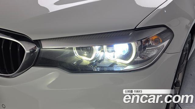 BMW 5-Series 2018 — photo 8