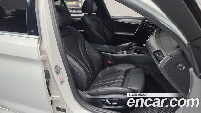 BMW 5-Series 2018 — photo 16