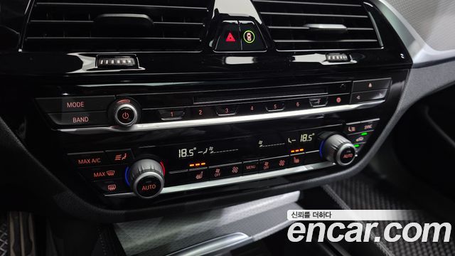 BMW 5-Series 2018 — photo 28