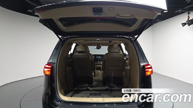 Kia Canival 2020 — photo 26