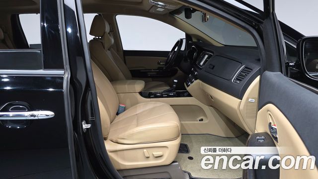Kia Canival 2020 — photo 16