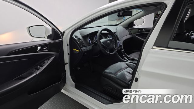 Hyundai Sonata 2012 — photo 13