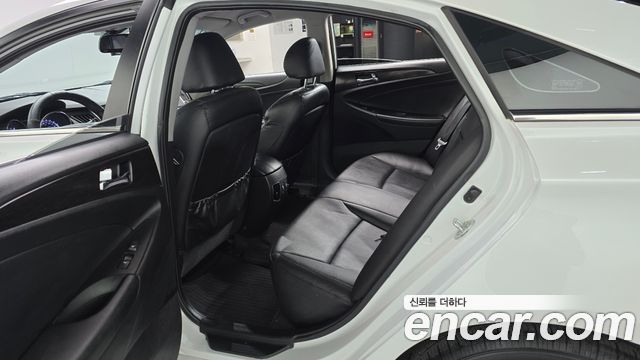 Hyundai Sonata 2012 — photo 17